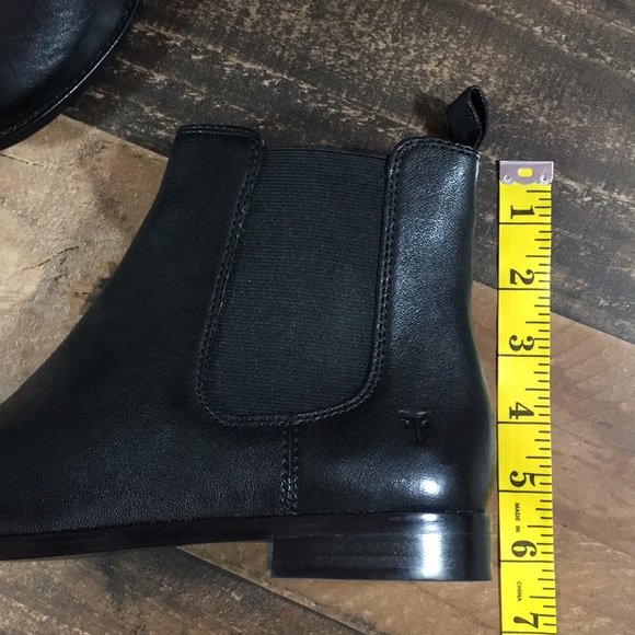 FREE GIFT Frye Anna Chelsea Boots Black NWT - Picture 7 of 8